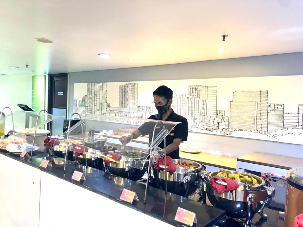 Amaris Hotel Thamrin City Джакарта Экстерьер фото