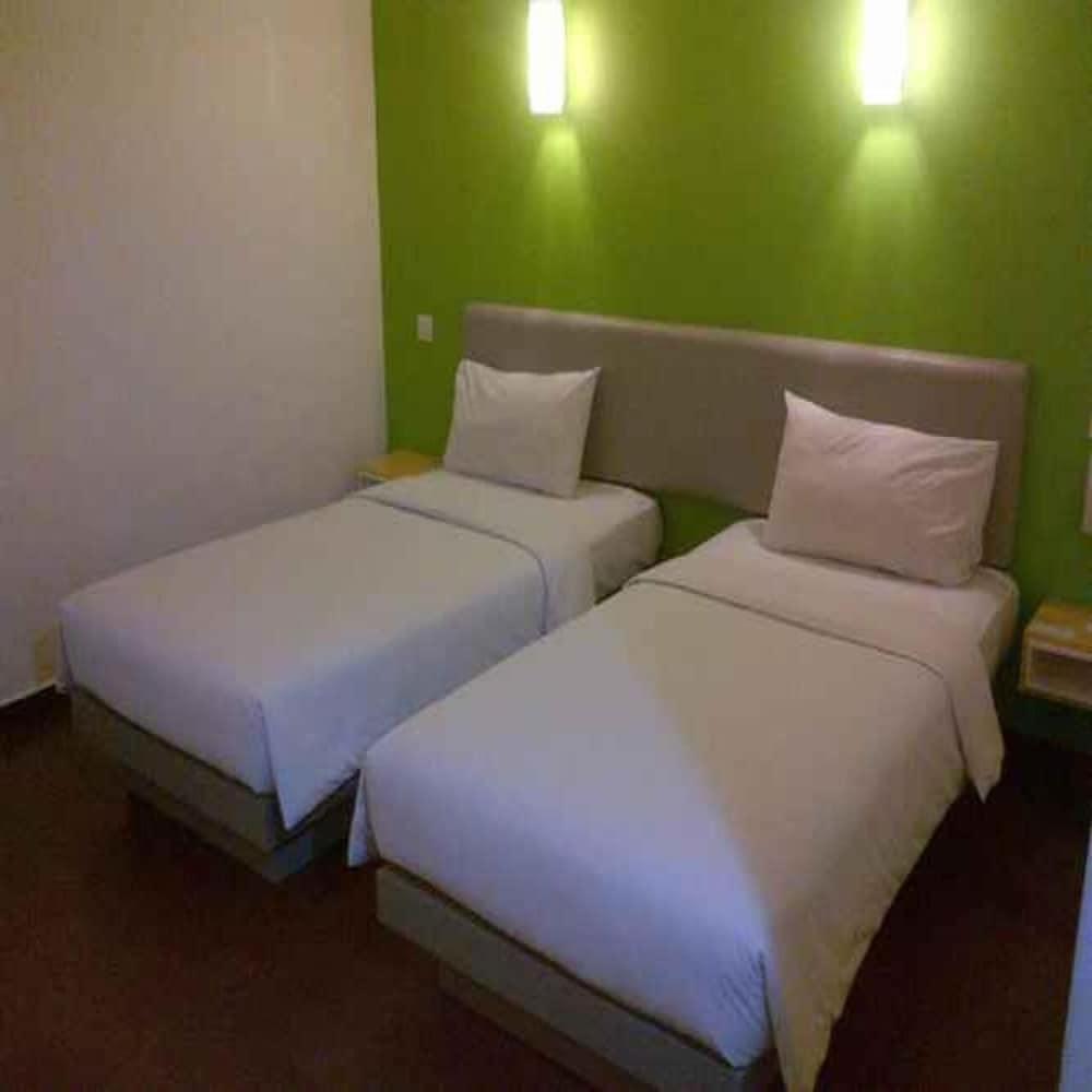 Amaris Hotel Thamrin City Джакарта Экстерьер фото