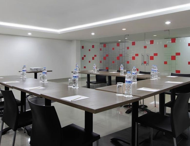 Amaris Hotel Thamrin City Джакарта Бизнес фото