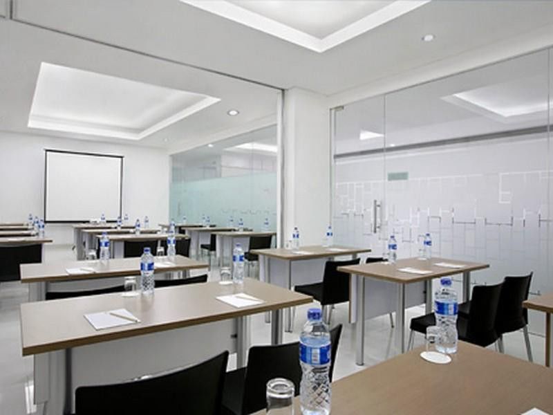 Amaris Hotel Thamrin City Джакарта Экстерьер фото